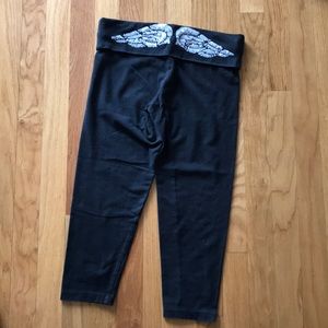 VS Pink yoga capris